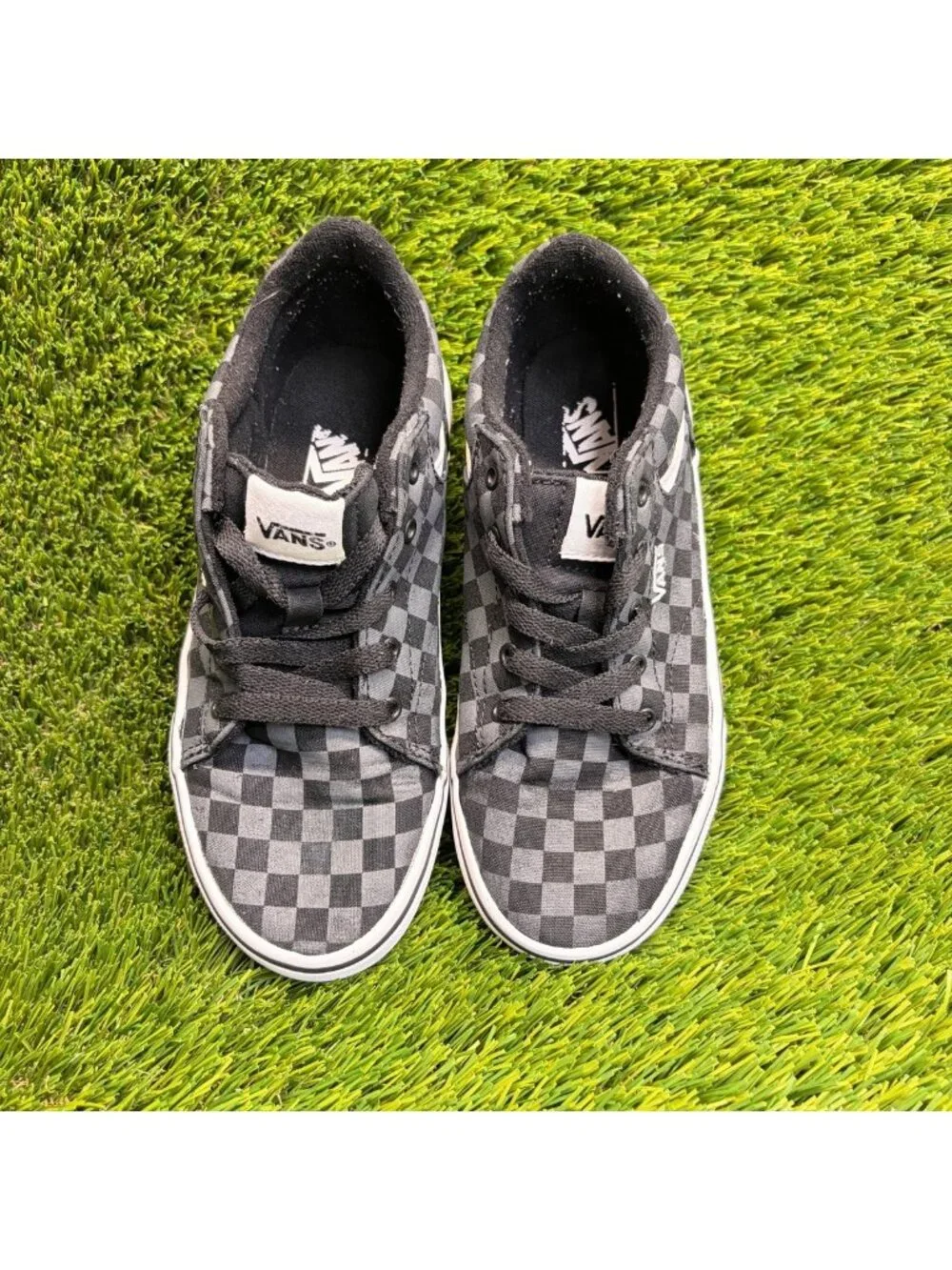 Vans Seldan Low Boys Size 3Y Black Gray Gum Athletic Skateboard Shoes Sneakers